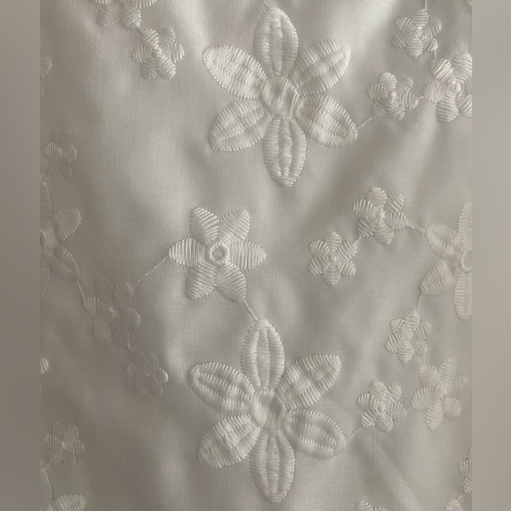 White Sleeveless Scalloped Edge Short Embroidered Floral Lined Sundress No Size - Picture 5 of 10